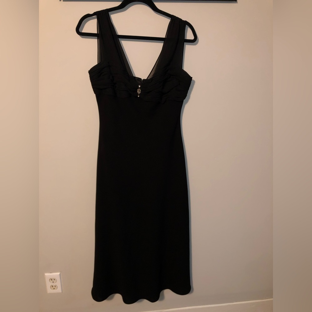 Jones Wear Black Dress
Like New
Size 10
